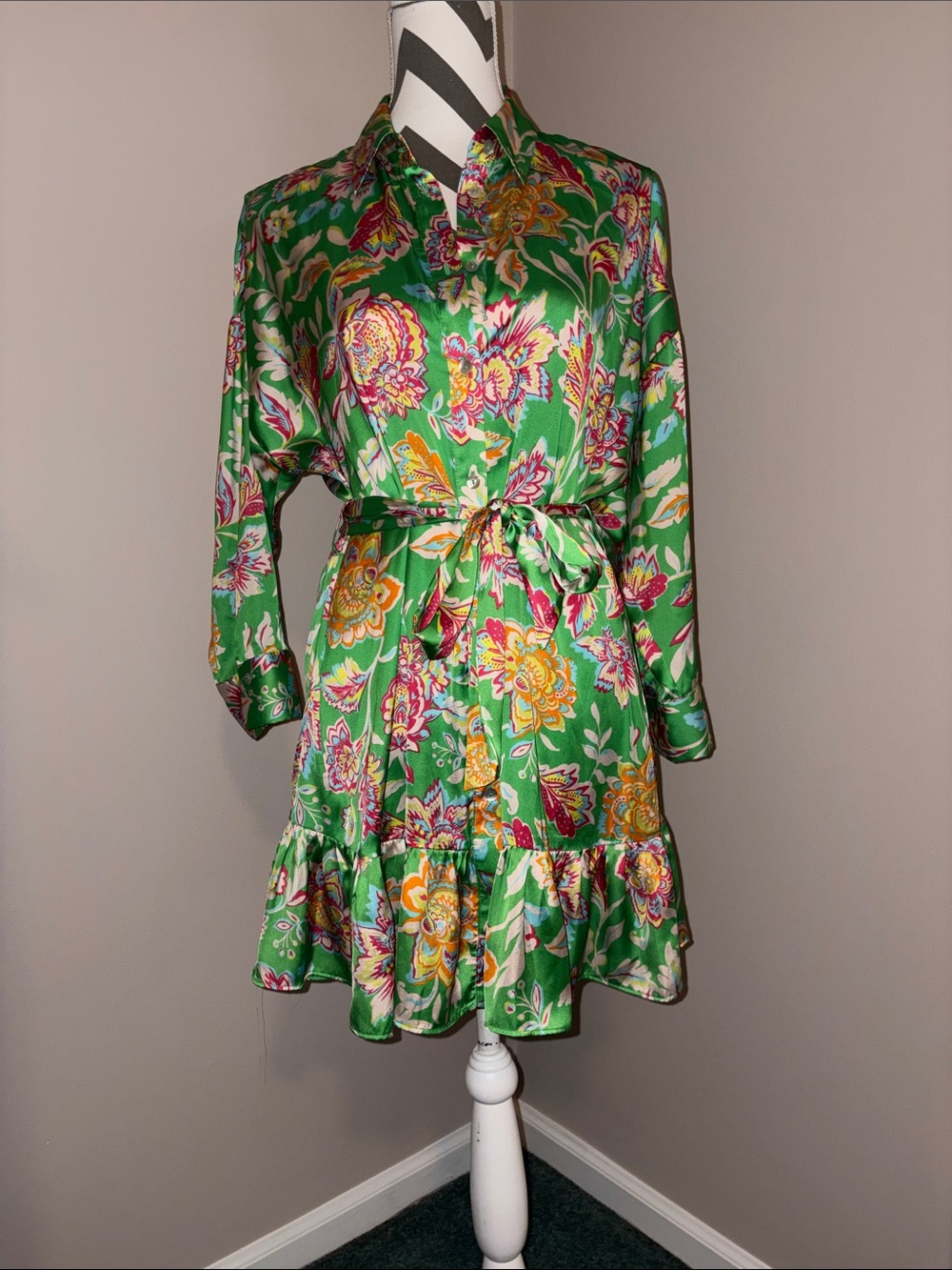 Zara size M Green Floral Tie-Waist Shirt Dress